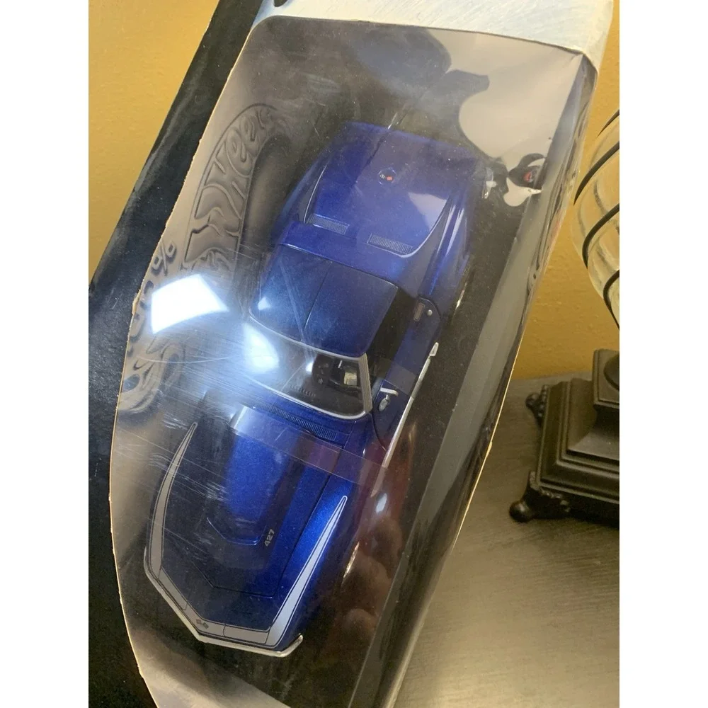 100% Hotwheels 1969 Corvette 427 1:18 2001 RARE